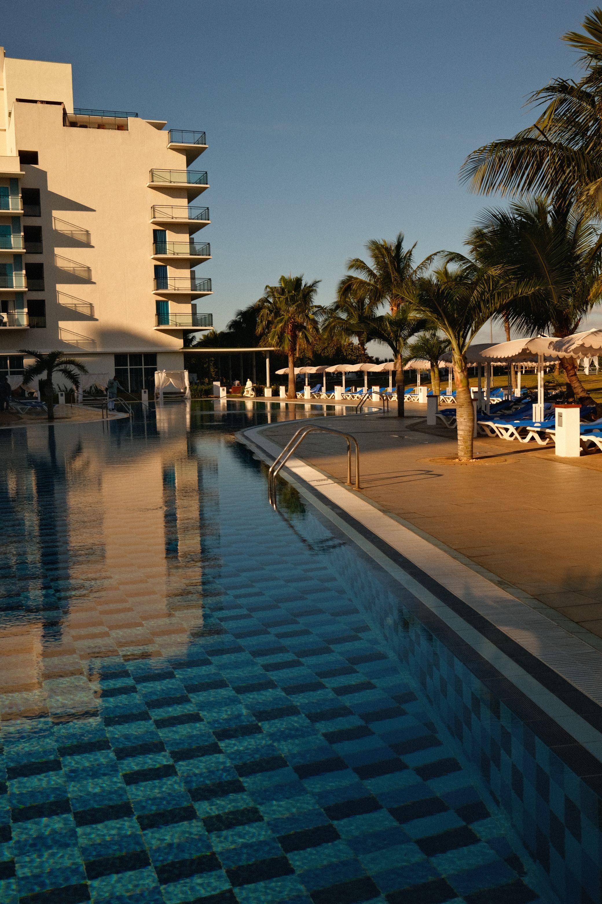Honeymoon and anniversary amenities for couples