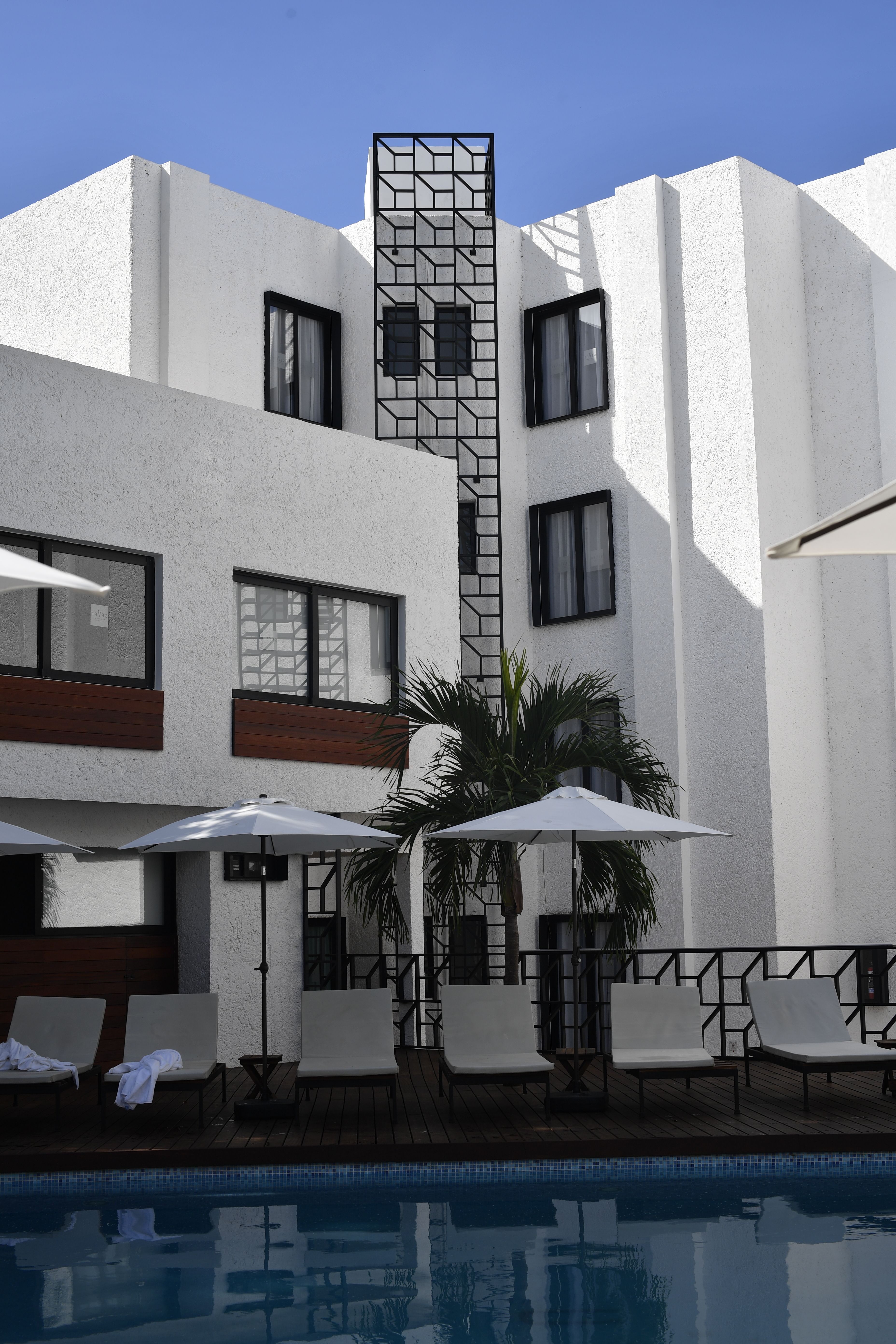 cruise-vs-resort-cost-2026